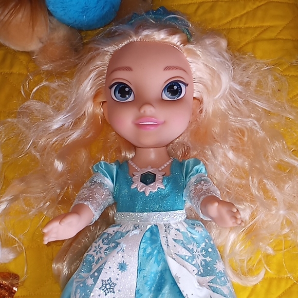 Disney Princess Dolls Bundle of 3 The Little Mermaid, Belle and Elsa - Picture 3 of 9